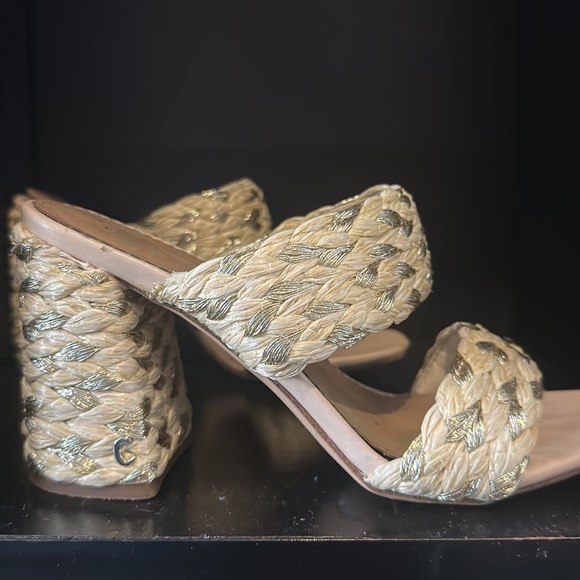 Super cute straw and gold chunky slides size 7 1/2 - Picture 2 of 4